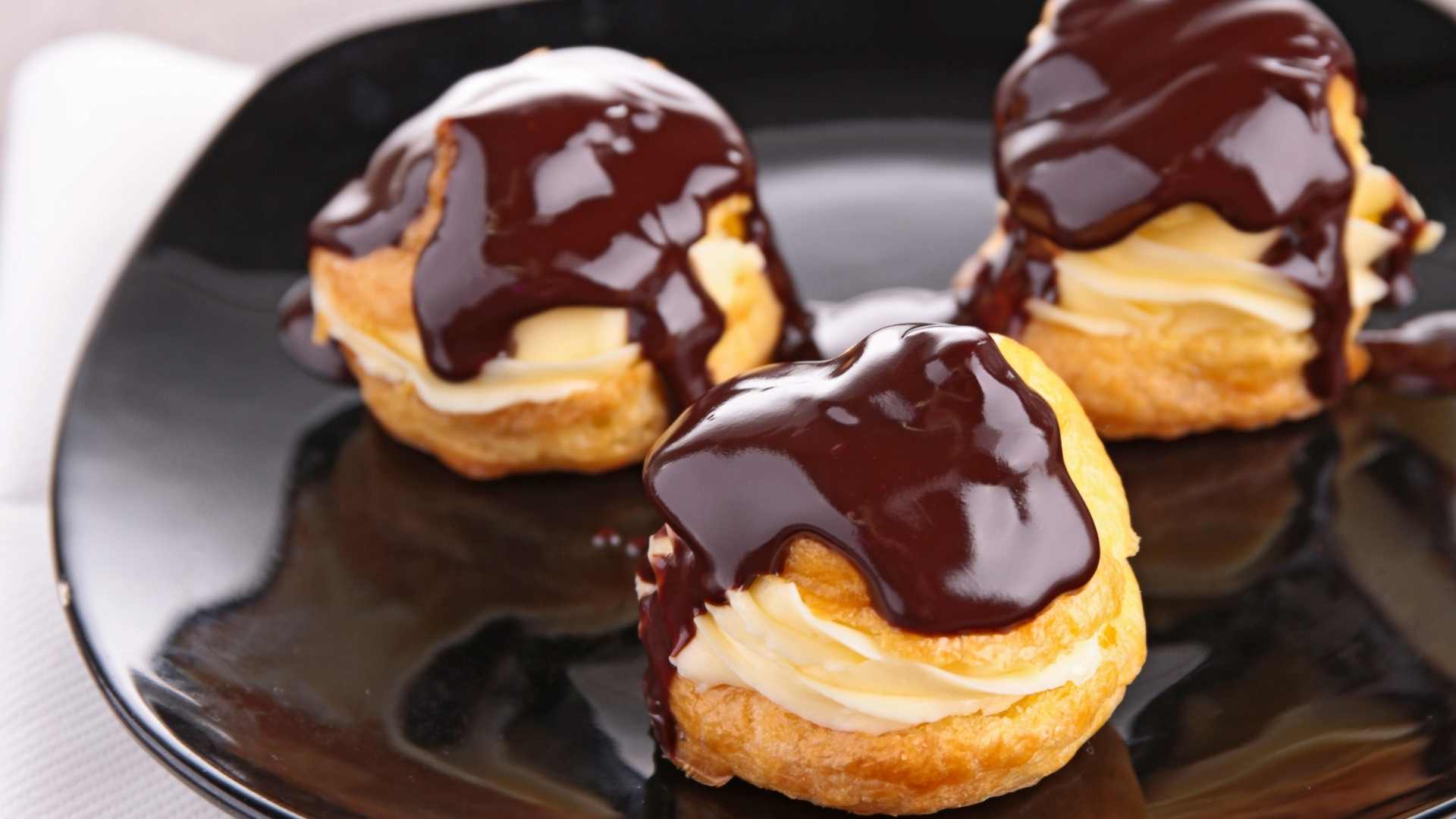 Indulge Your Sweet Tooth with These Irresistible Profiteroles 3