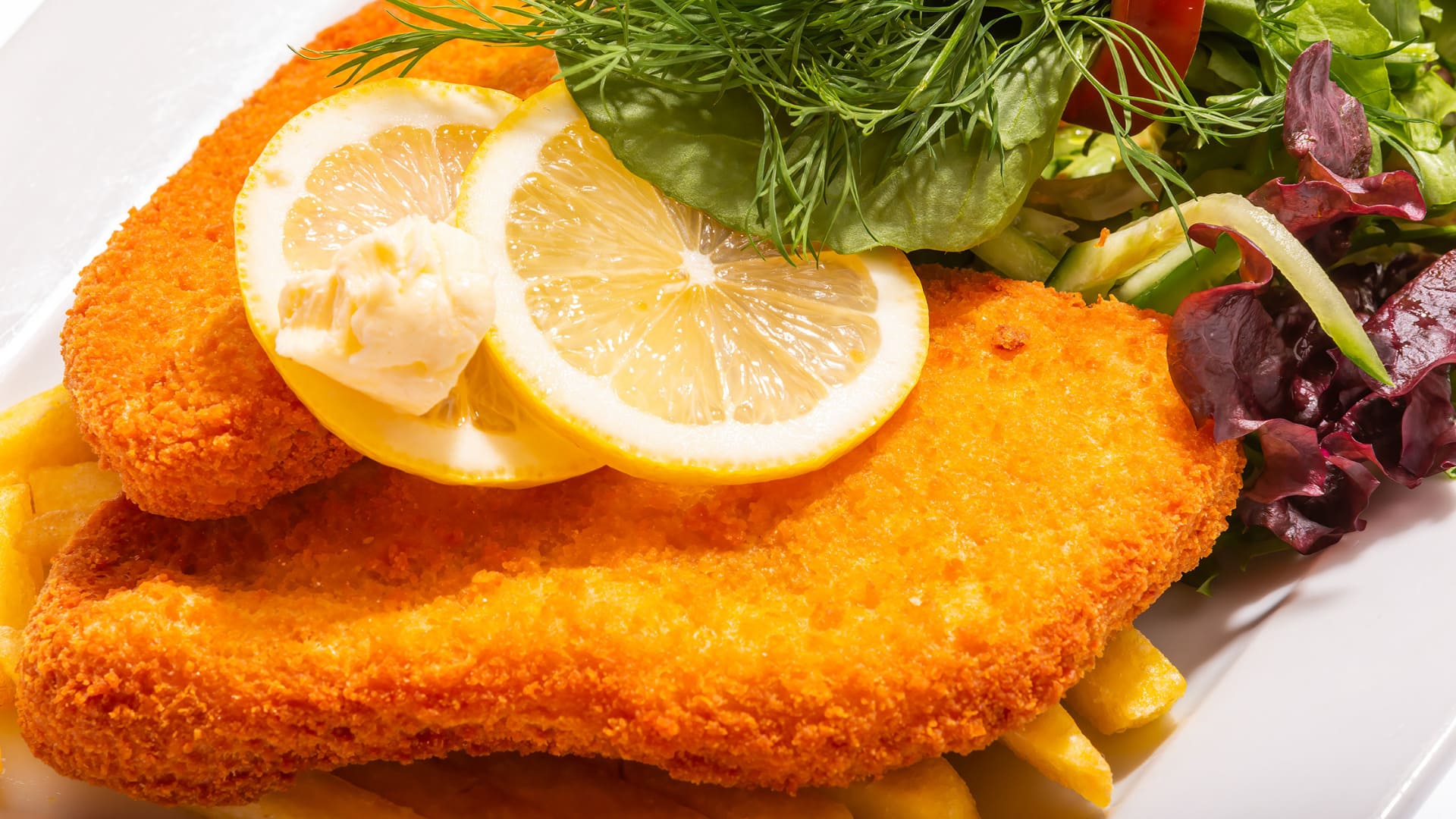 Get Your Crispy Fix with This Mouthwatering Chicken Schnitzel Recipe - A Classic Comfort Food Done Right!2