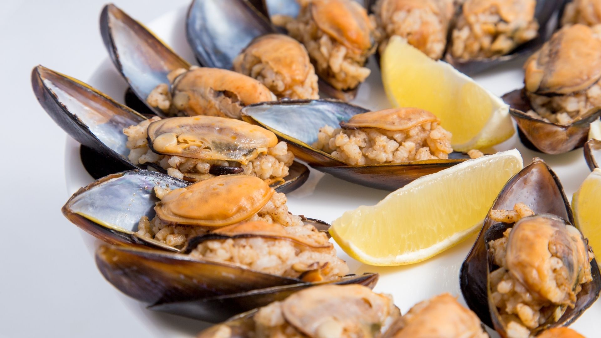 Midye Dolması stuffed mussels